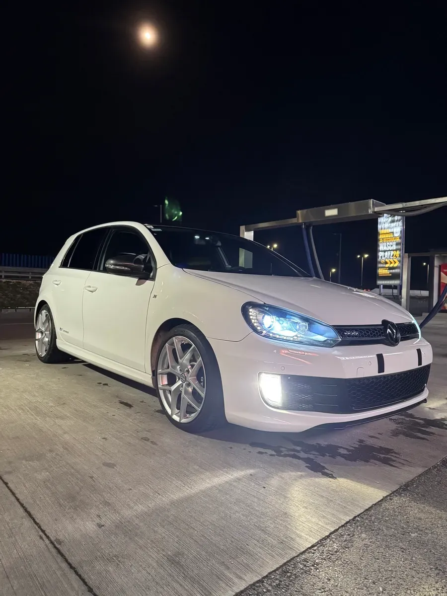 Volkswagen Golf 2011 photo 3