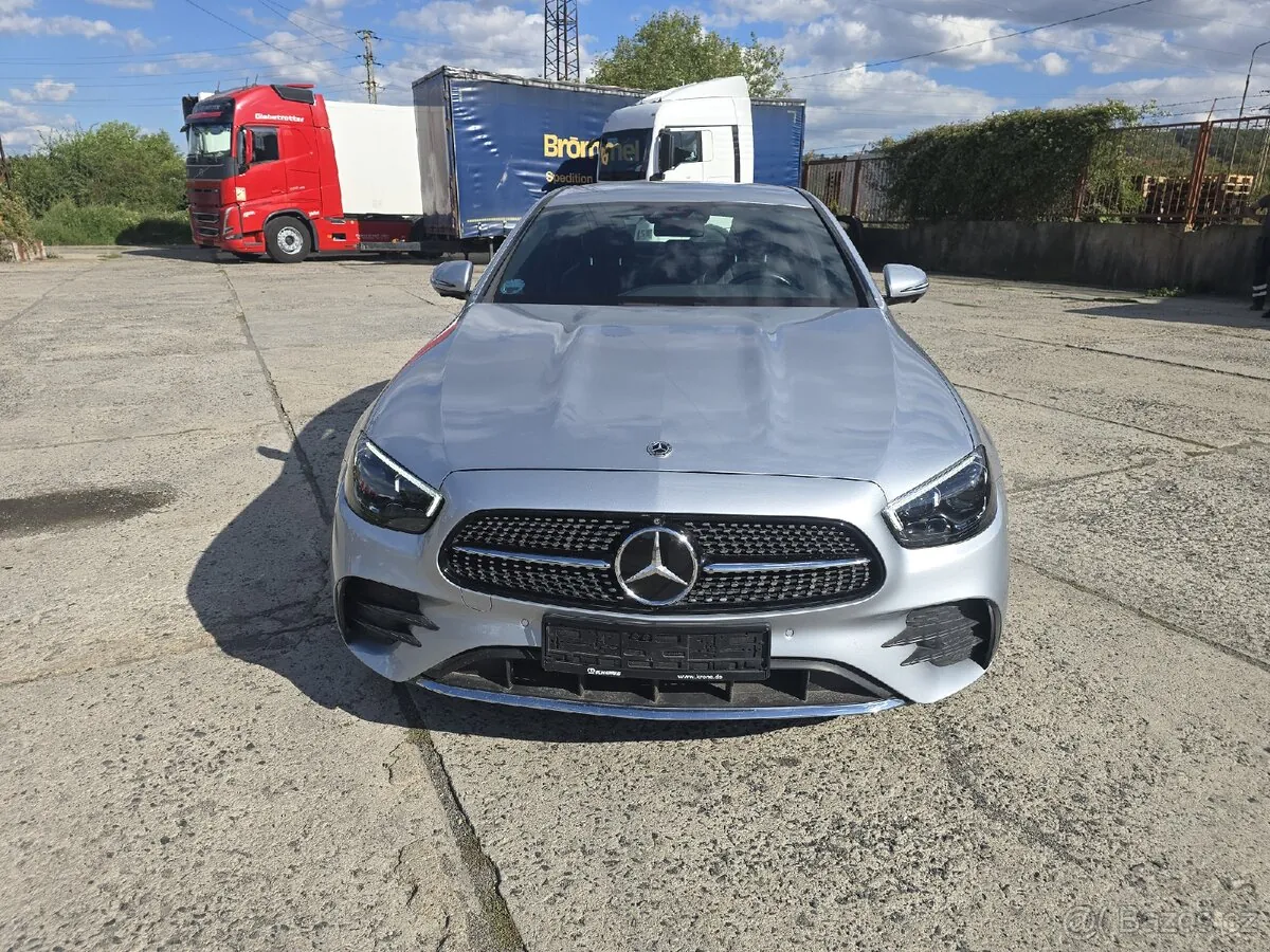 Mercedes-Benz E300 2021 photo 2