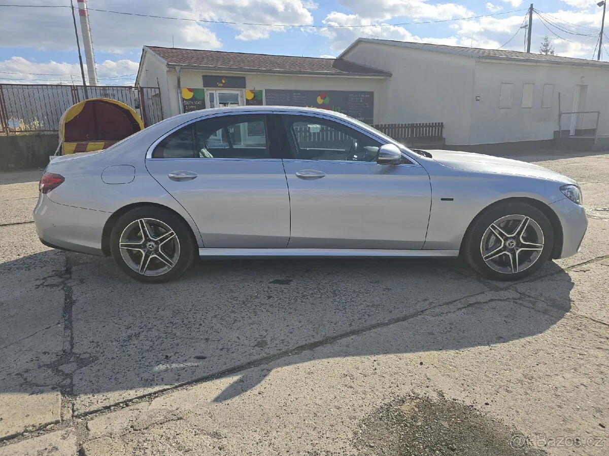 Mercedes-Benz E300 2021 photo 3
