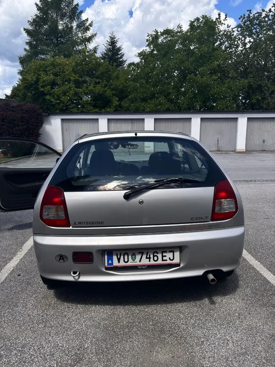 Mitsubishi Colt 1996 photo 2
