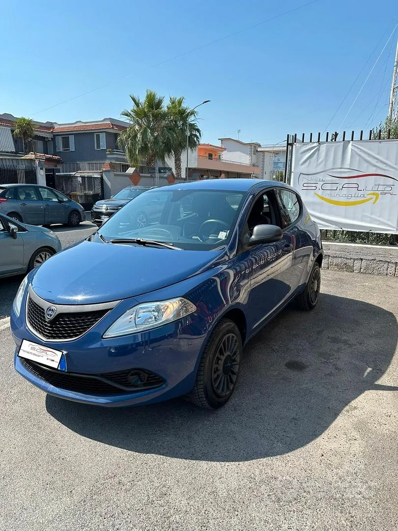 Lancia Ypsilon 2018 photo 2