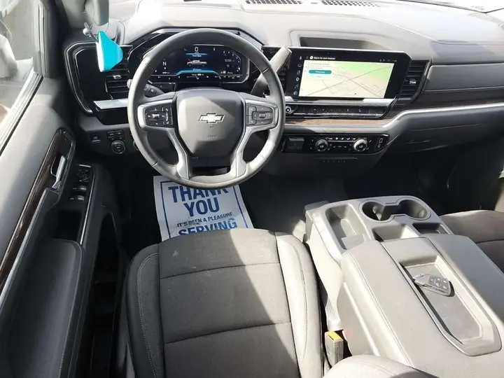 Chevrolet Silverado 1500 2025 photo 2