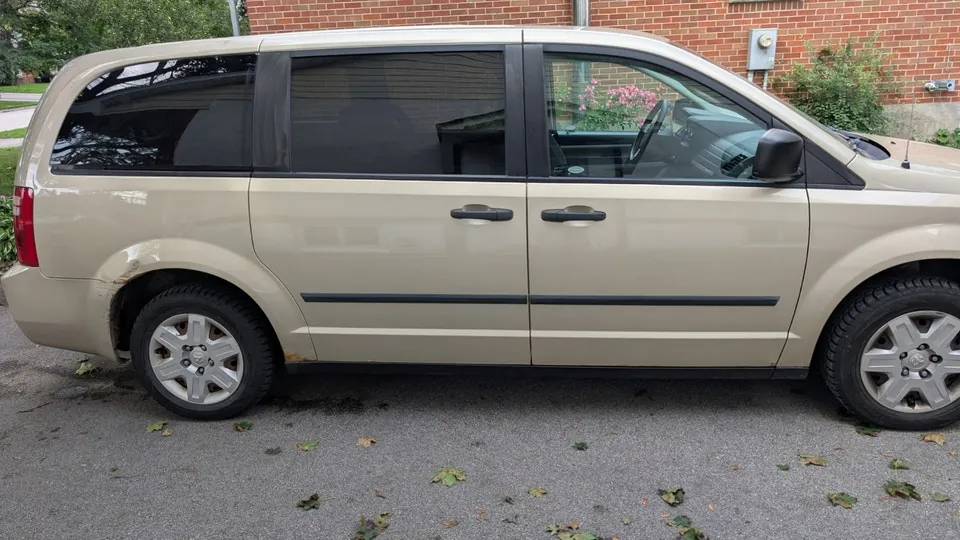 Dodge Grand Caravan 2010 photo 2