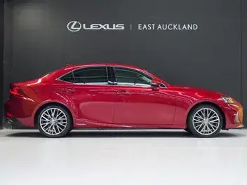 Lexus Is 300H 2019 photo 4