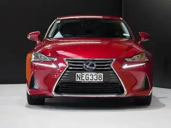 Lexus Is 300H 2019 photo 5