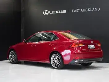Lexus Is 300H 2019 photo 3