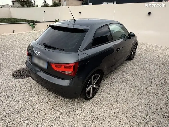 Audi A1 2011 photo 2
