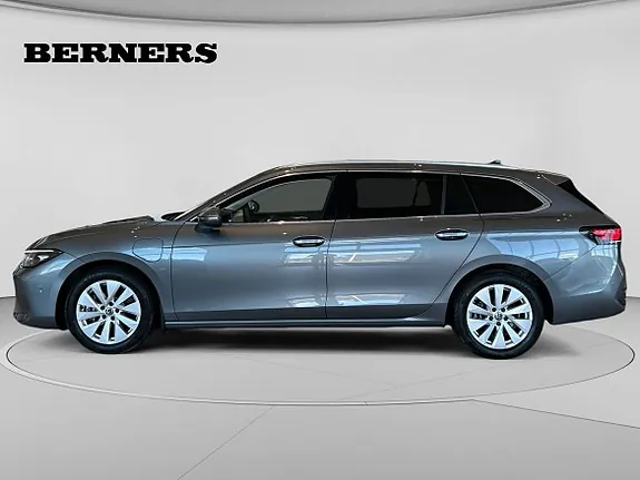 Volkswagen Passat 2025 photo 2
