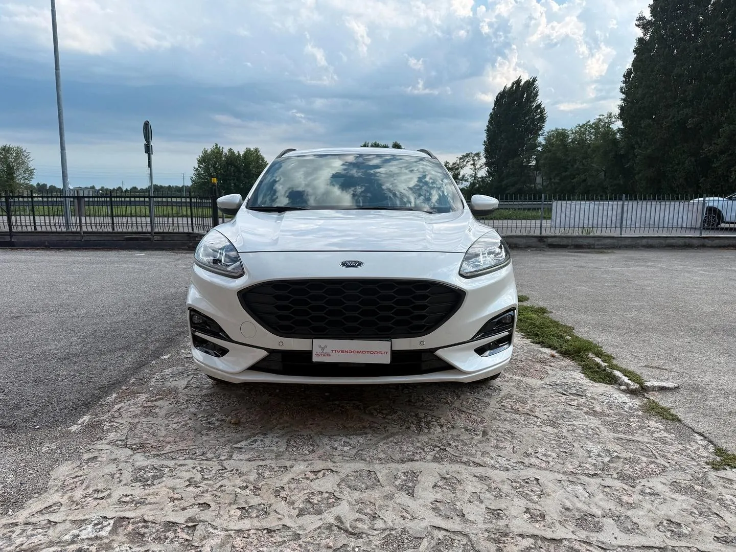 Ford Kuga 2022 photo 2