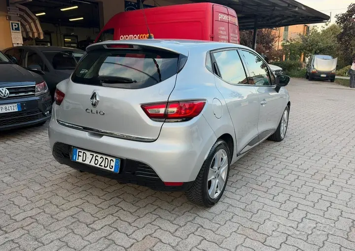 Renault Clio 2016 photo 2