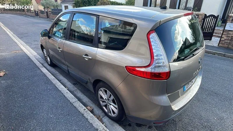 Renault Grand Scenic 2011 photo 3