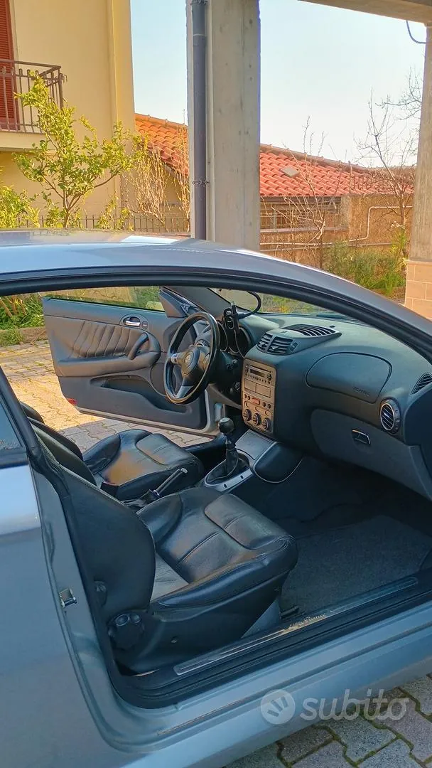 Alfa Romeo Gt 2005 photo 5