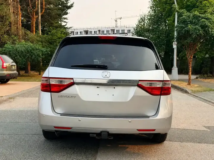 Honda Odyssey 2013 photo 4