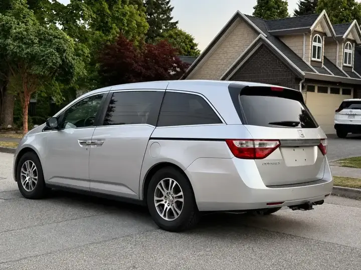 Honda Odyssey 2013 photo 3