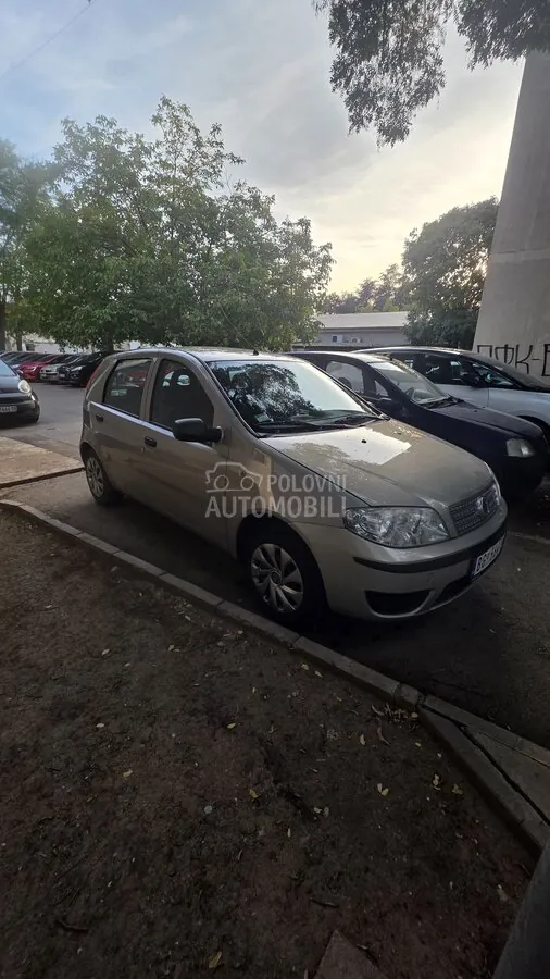 Fiat Punto 2010 photo 2