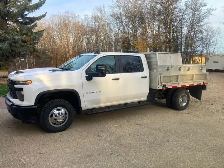 Chevrolet Silverado 3500Hd 2025 photo 2