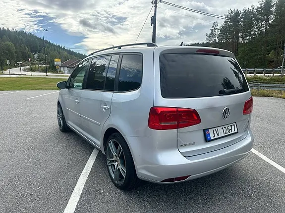 Volkswagen Touran 2011 photo 3
