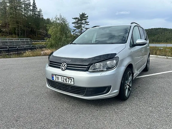Volkswagen Touran 2011 photo 2