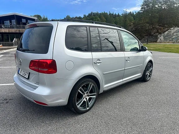 Volkswagen Touran 2011 photo 4
