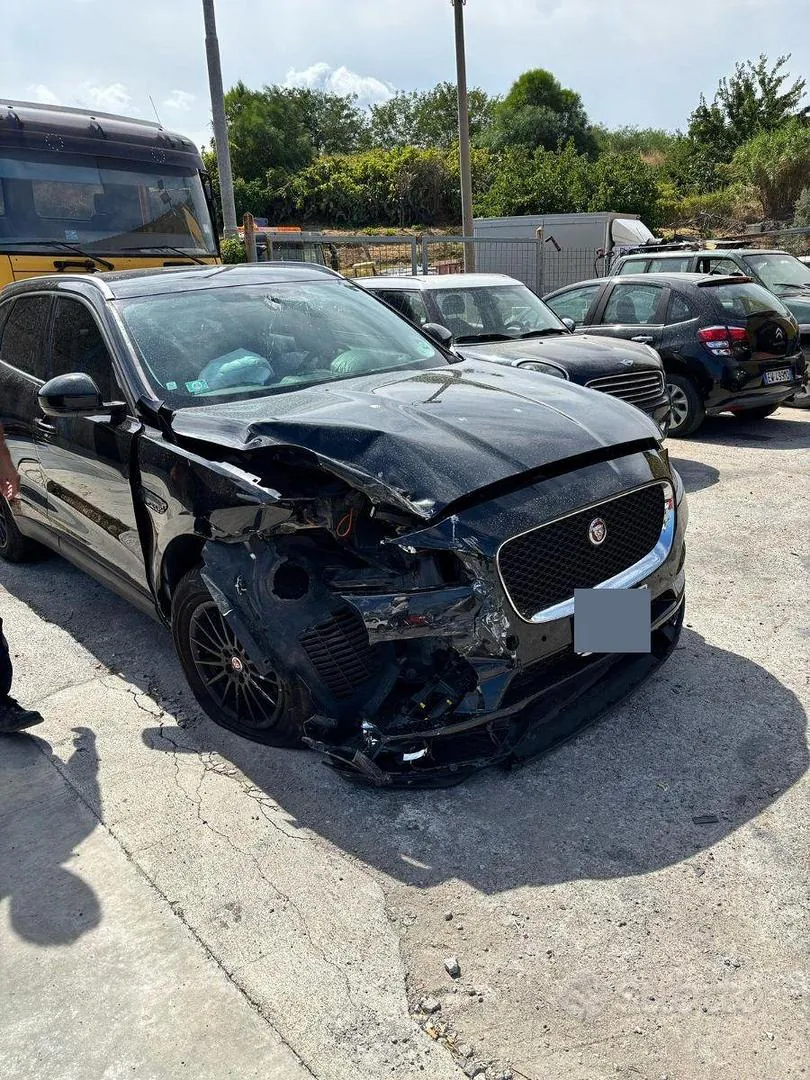Jaguar F-Pace 2017 photo 4