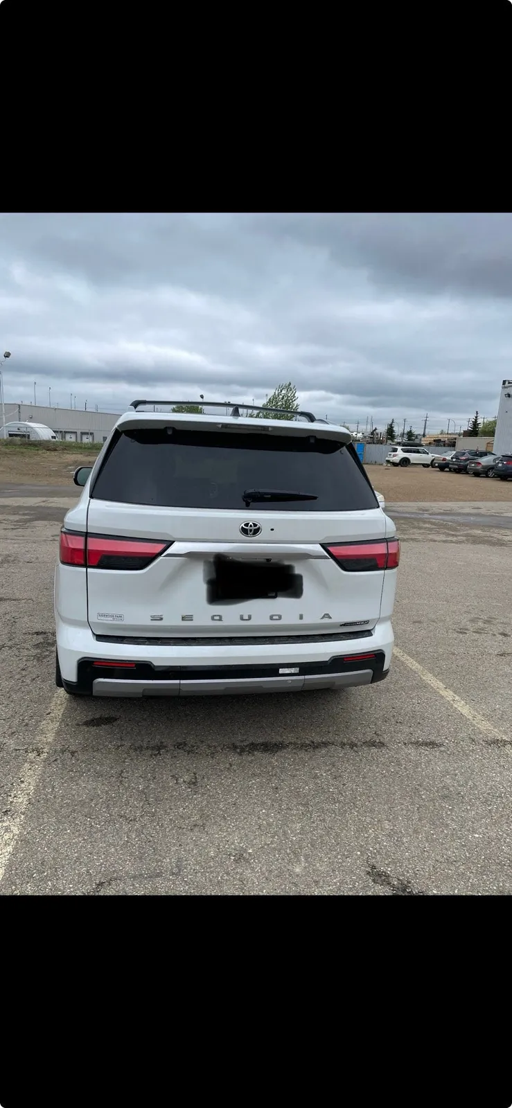 Toyota Sequoia 2025 photo 3