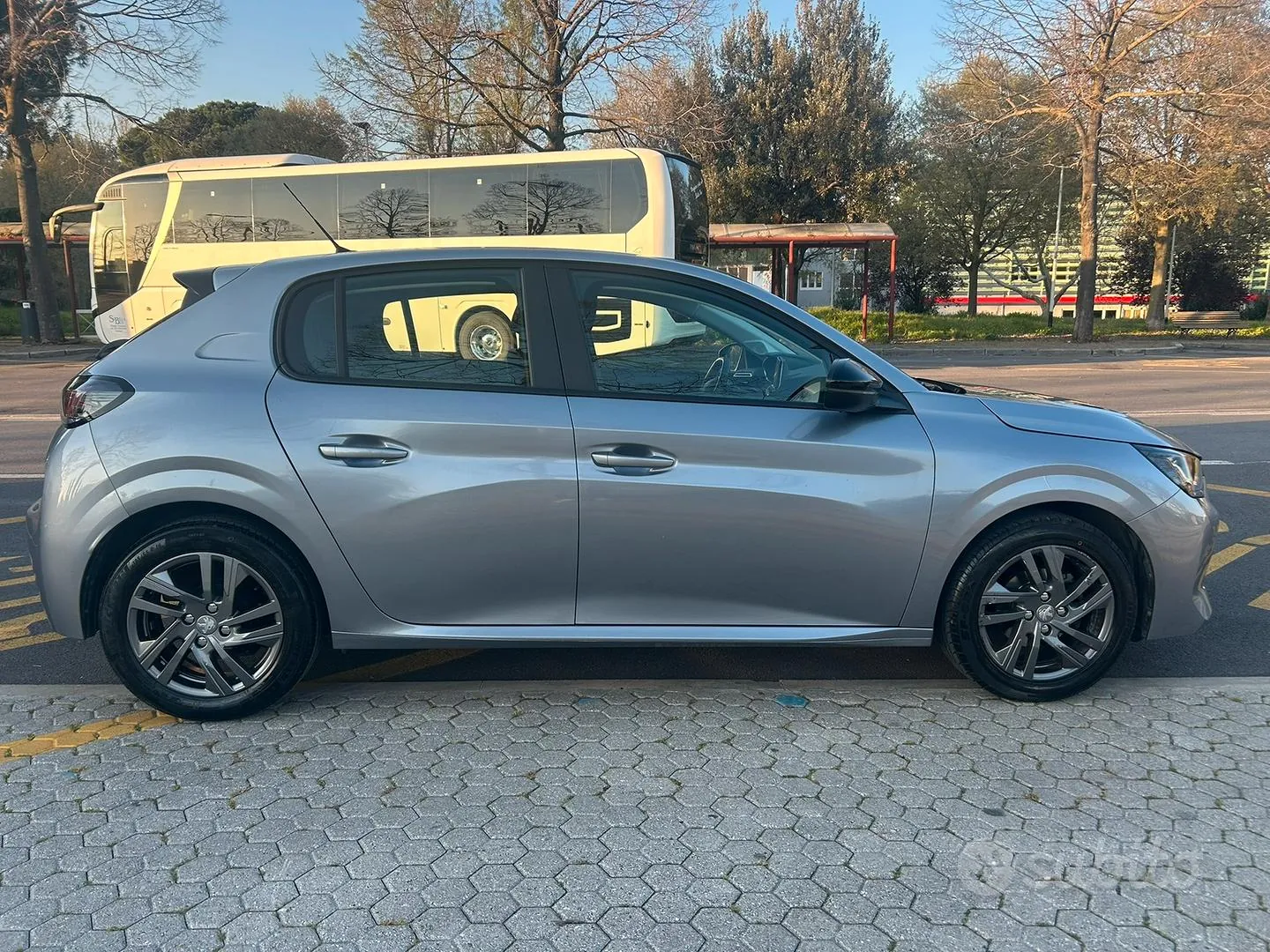 Peugeot 208 2022 photo 2