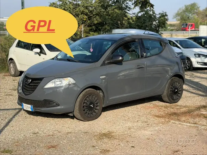 Lancia Ypsilon