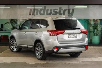Mitsubishi Outlander 2022 photo 3