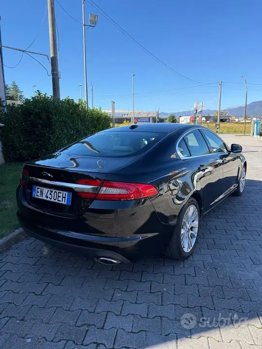 Jaguar Xf 2012 photo 3