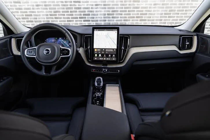 Volvo Xc60 2025 photo 2