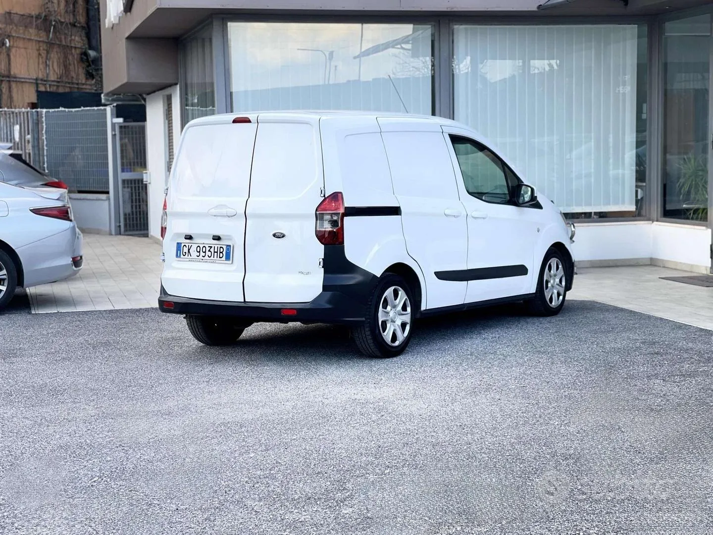 Ford Transit Courier 2016 photo 5