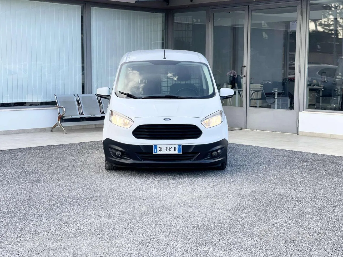 Ford Transit Courier 2016 photo 2
