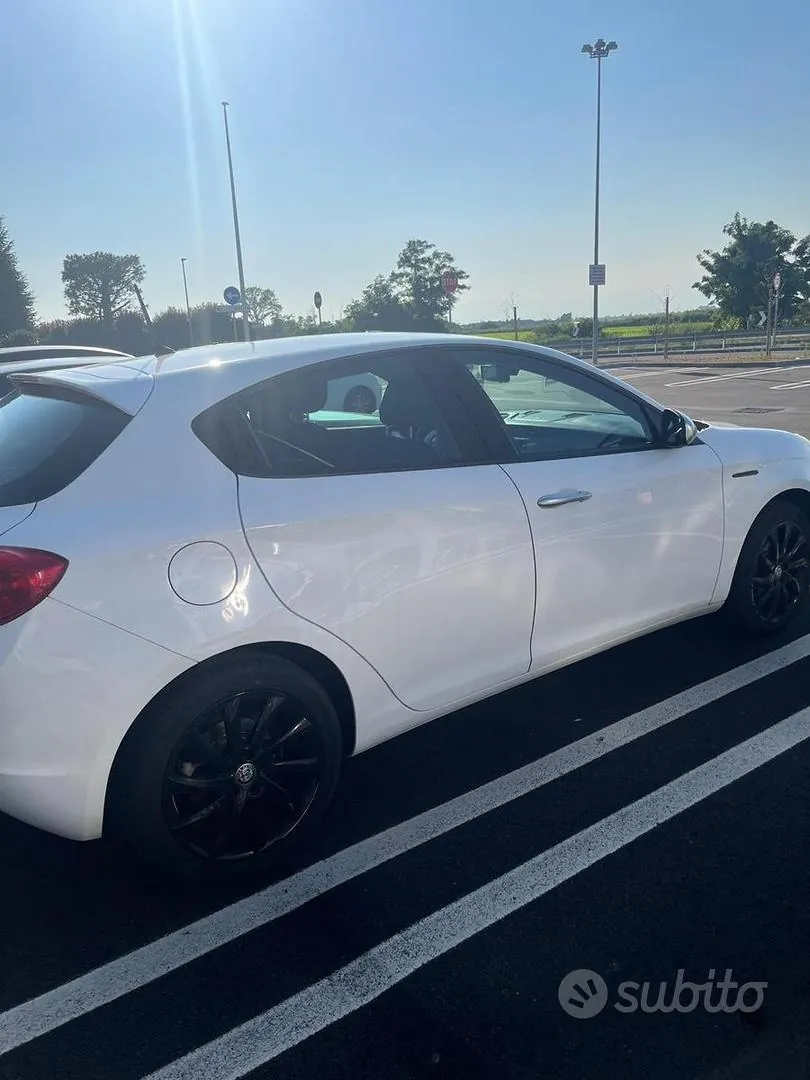 Alfa Romeo Giulietta 2018 photo 4
