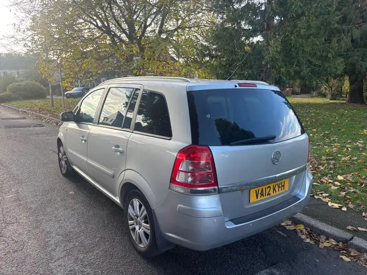Vauxhall Zafira 2012 photo 2