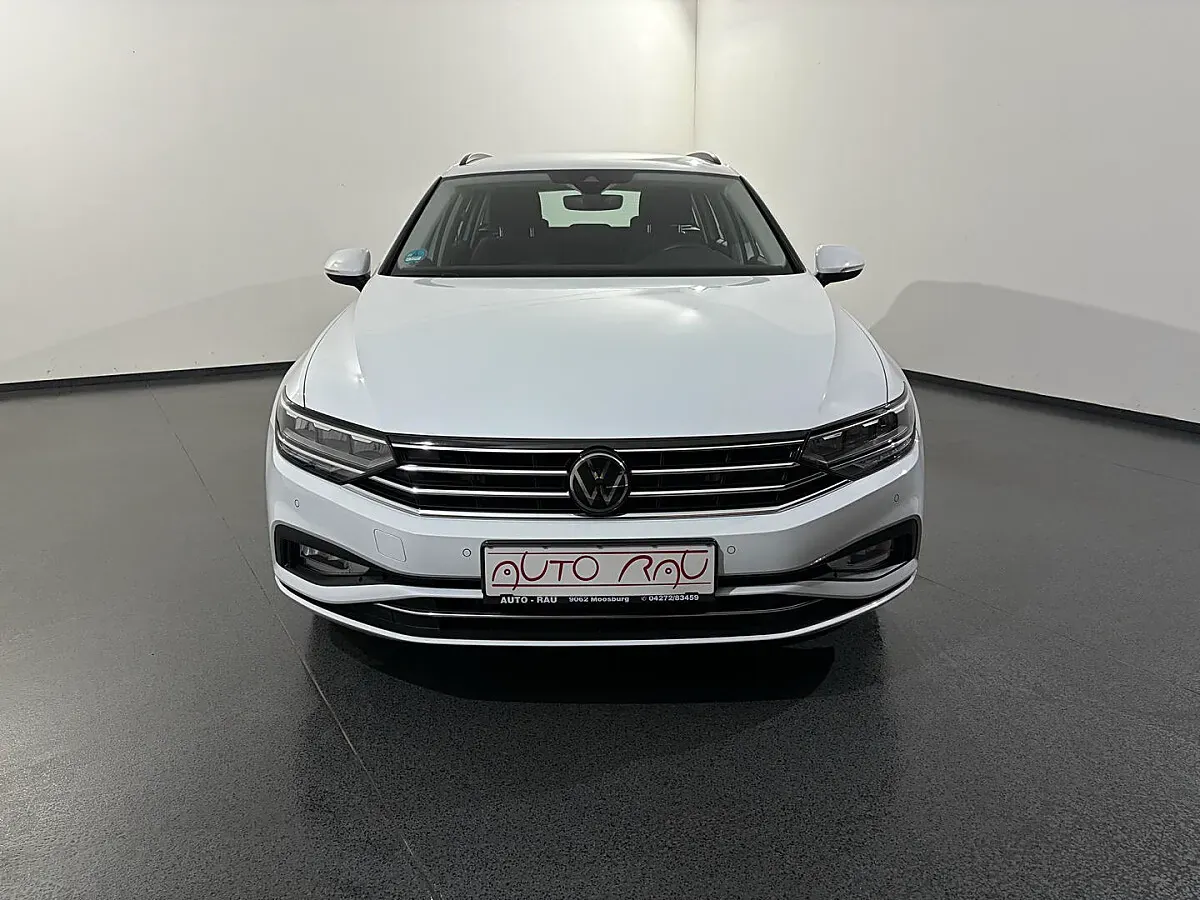 Volkswagen Passat 2023 photo 2