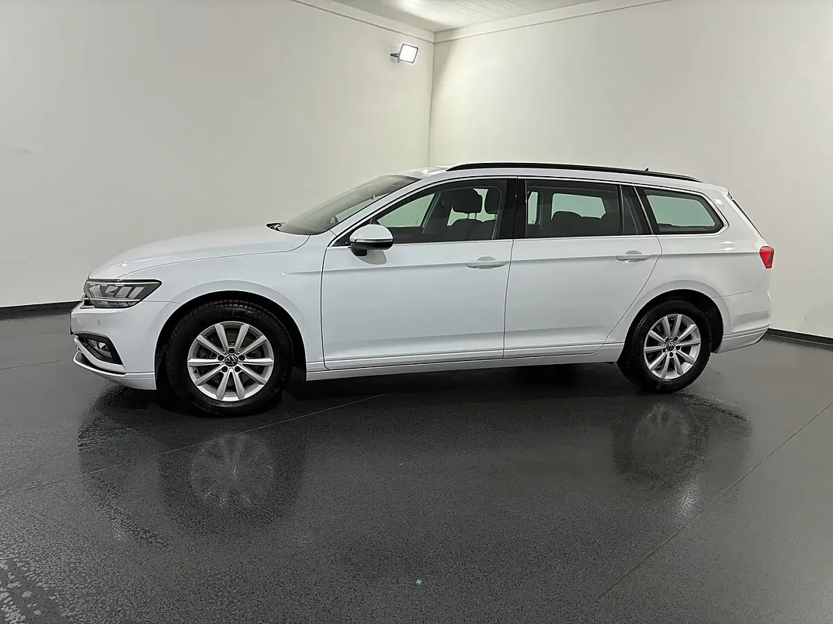 Volkswagen Passat 2023 photo 3