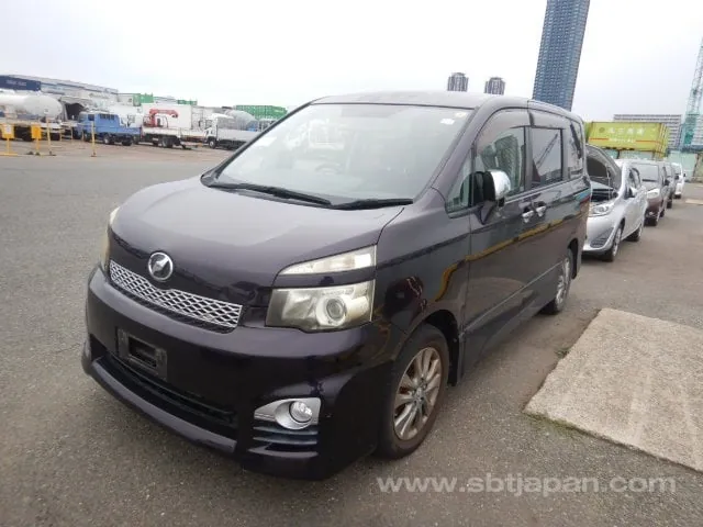 Toyota Voxy 2011 photo 2