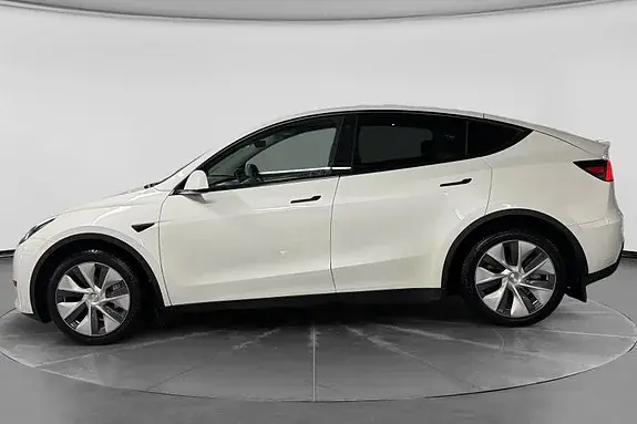 Tesla Model Y 2024 photo 2