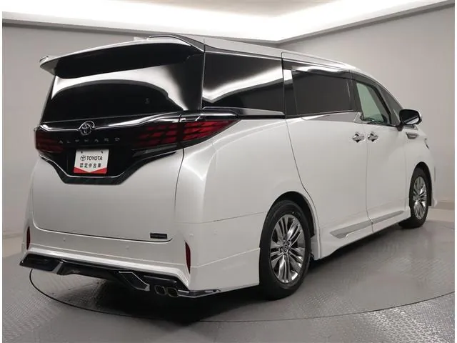Toyota Alphard 2023 photo 3