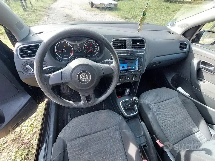 Volkswagen Polo 2010 photo 3