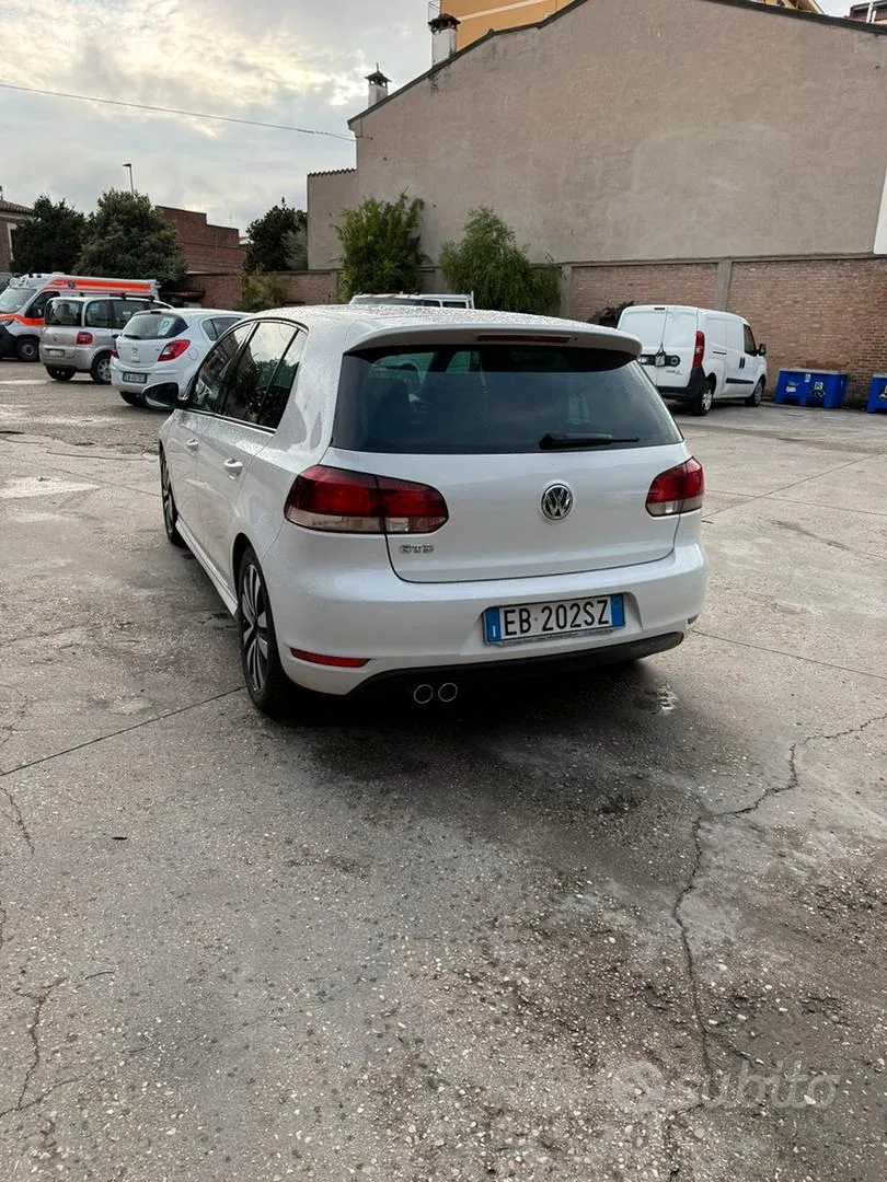 Volkswagen Golf 2010 photo 3