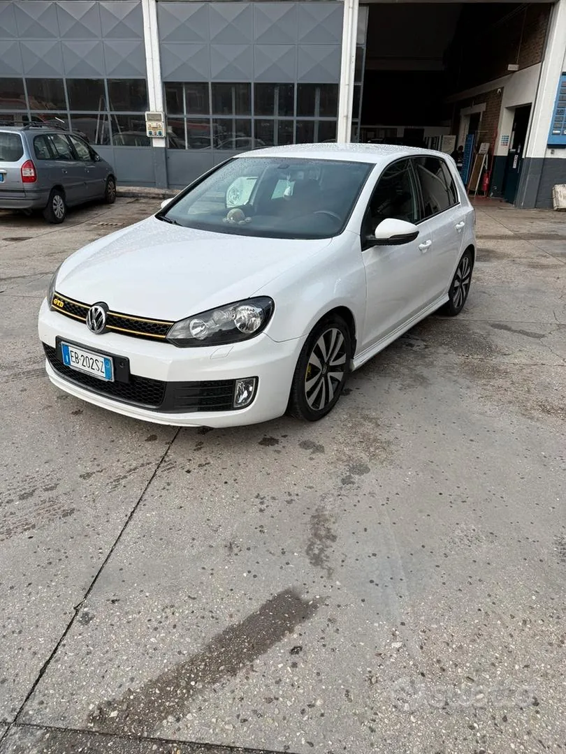 Volkswagen Golf 2010 photo 2
