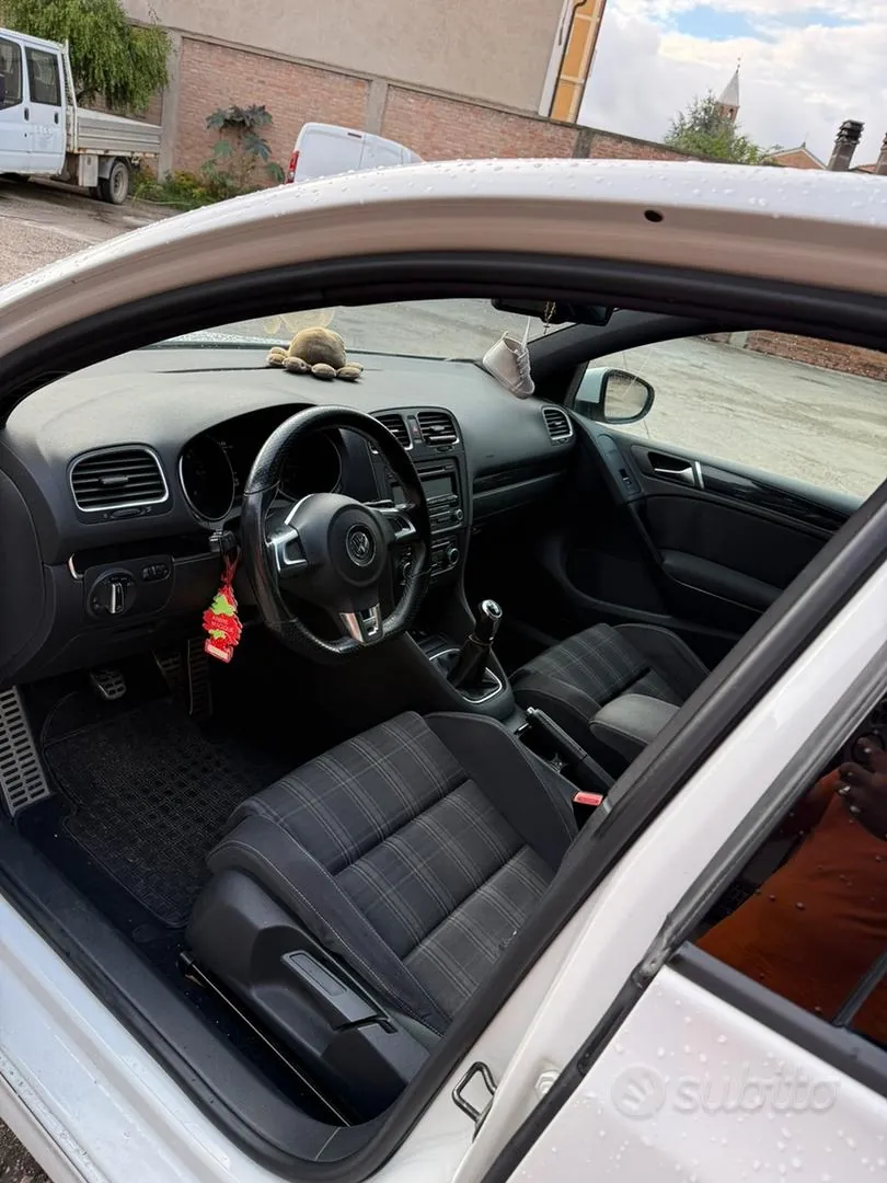 Volkswagen Golf 2010 photo 5