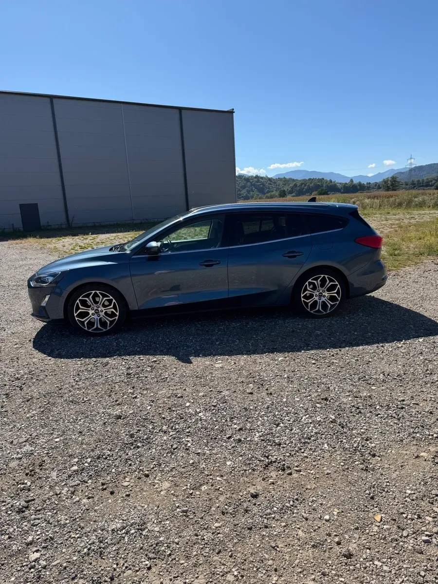 Ford Focus Traveller 2019 photo 3