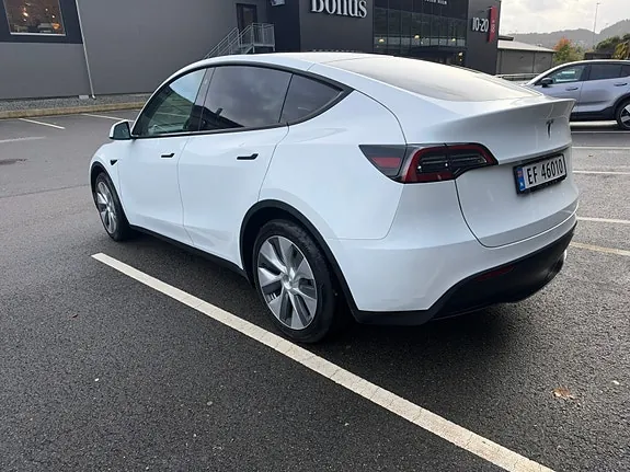 Tesla Model Y 2023 photo 5