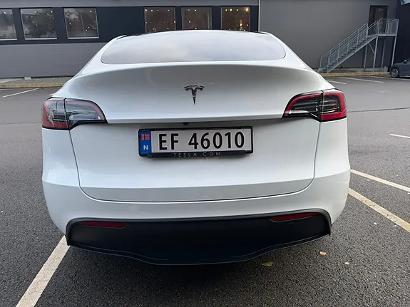 Tesla Model Y 2023 photo 4