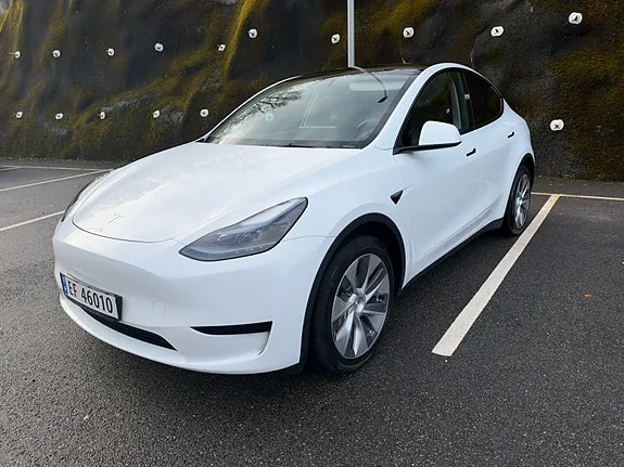 Tesla Model Y 2023 photo 3