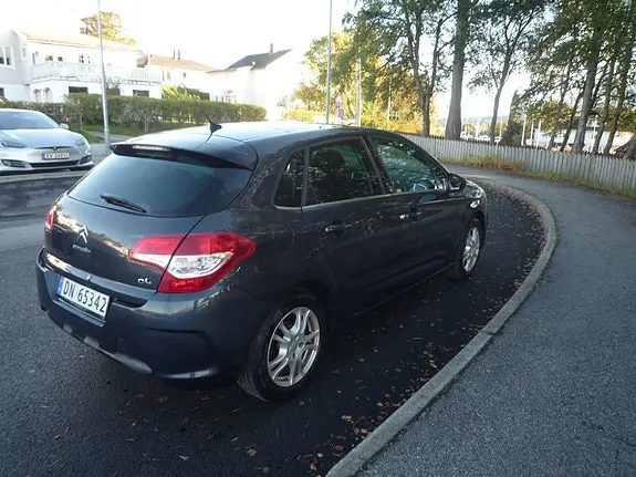 Citroen C4 2011 photo 2