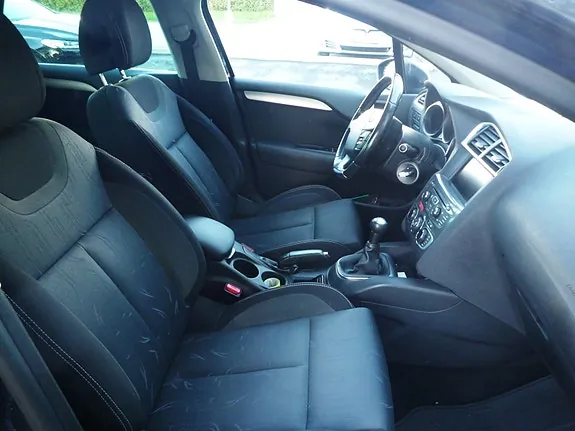 Citroen C4 2011 photo 5