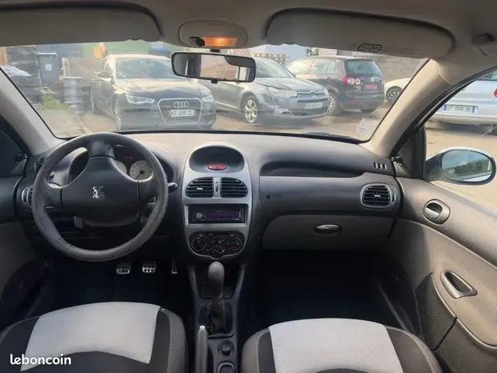 Peugeot 206 2008 photo 5